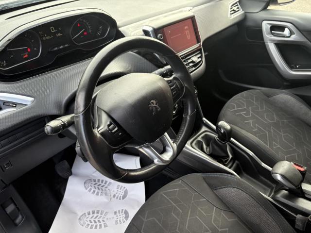 Peugeot 2008 image 3