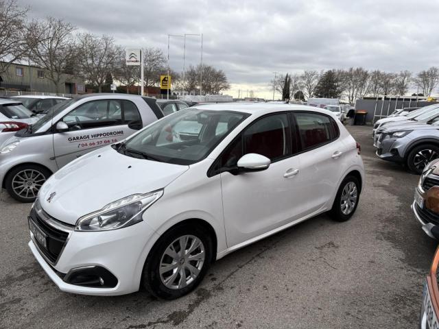 Peugeot 208 image 8