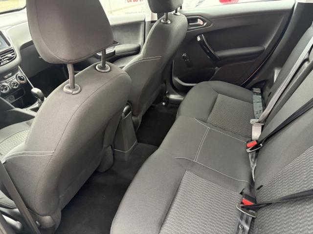 Peugeot 208 image 2