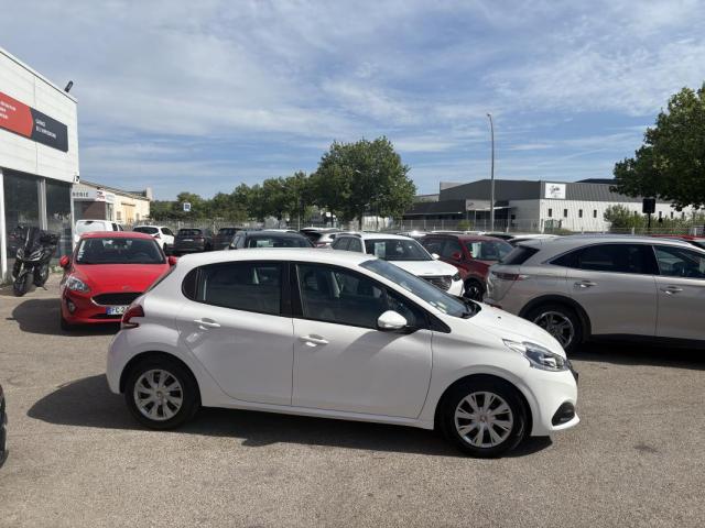 Peugeot 208 image 6