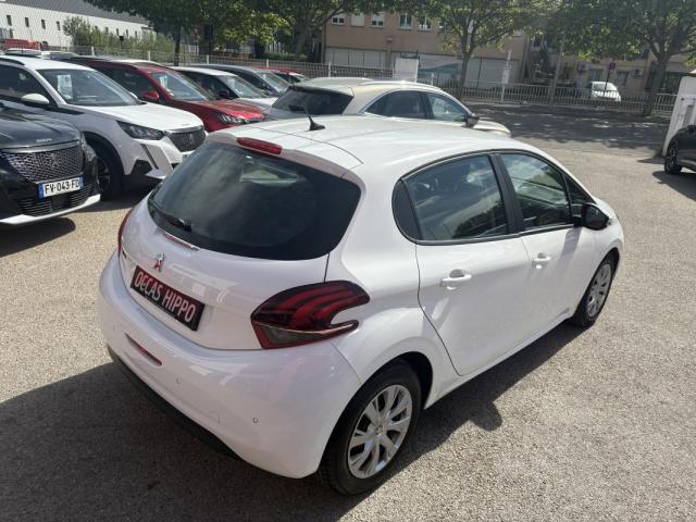 Peugeot 208 image 3