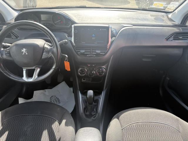 Peugeot 208 image 2