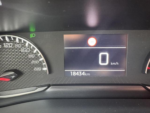 Peugeot 2008 image 2