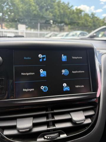 Peugeot 208 image 2