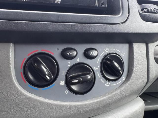 Renault Trafic image 3