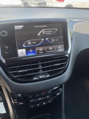 Peugeot 2008 image 2