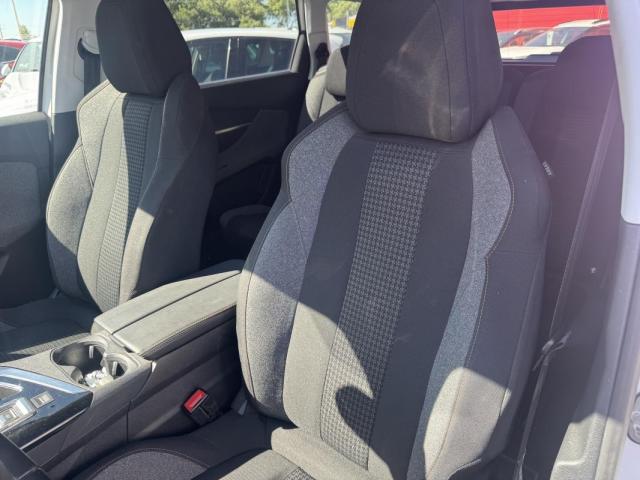 Peugeot 5008 image 1