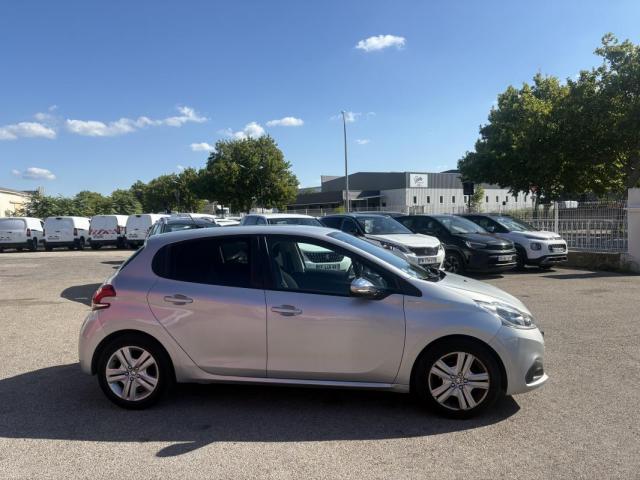 Peugeot 208 image 6
