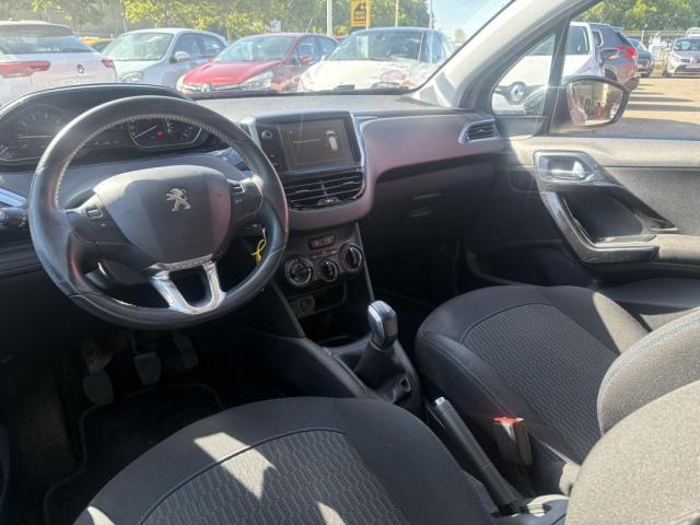 Peugeot 208 image 9