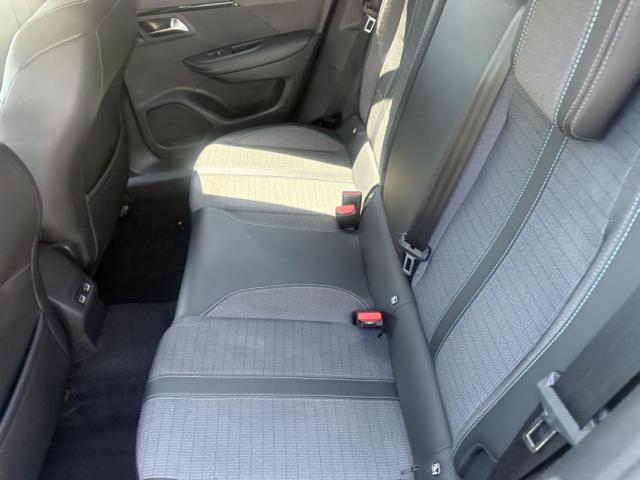 Peugeot 2008 image 2