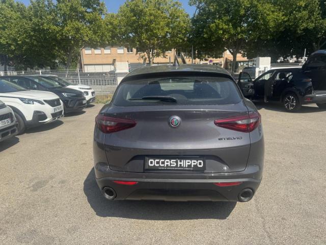 Alfa Romeo Stelvio image 2