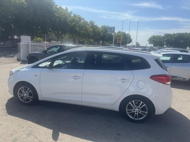 Kia Carens image 5