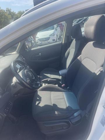Kia Carens image 3