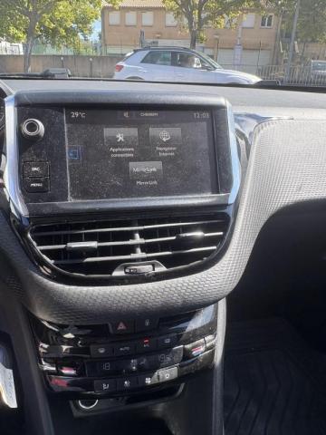 Peugeot 208 image 5
