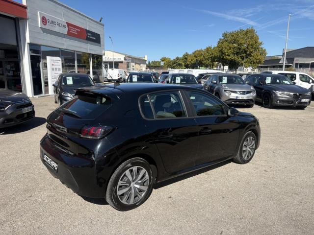 Peugeot 208 image 8