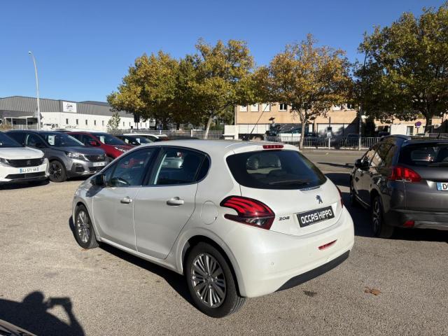 Peugeot 208 image 2