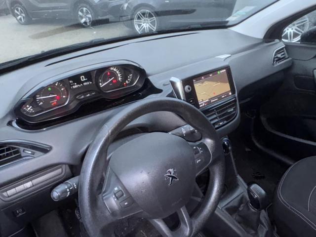 Peugeot 208 image 1
