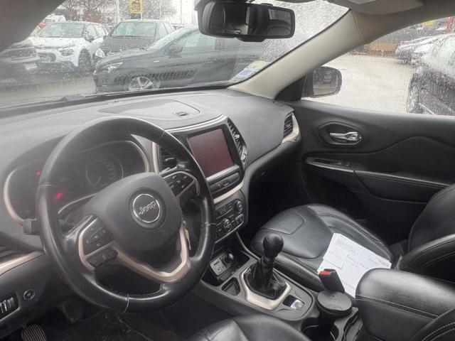 Jeep Cherokee image 3