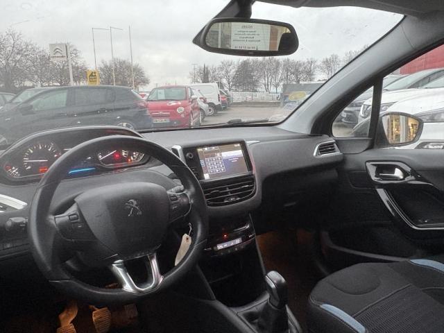 Peugeot 208 image 3