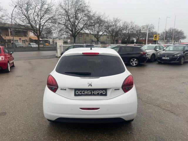 Peugeot 208 image 2