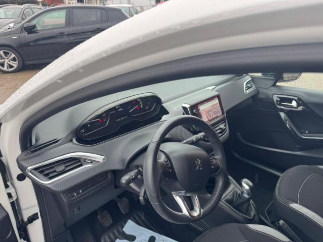 Peugeot 208 image 6