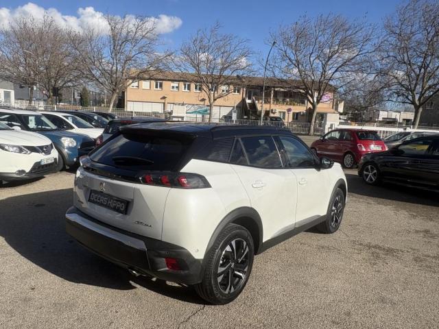 Peugeot 2008 image 1