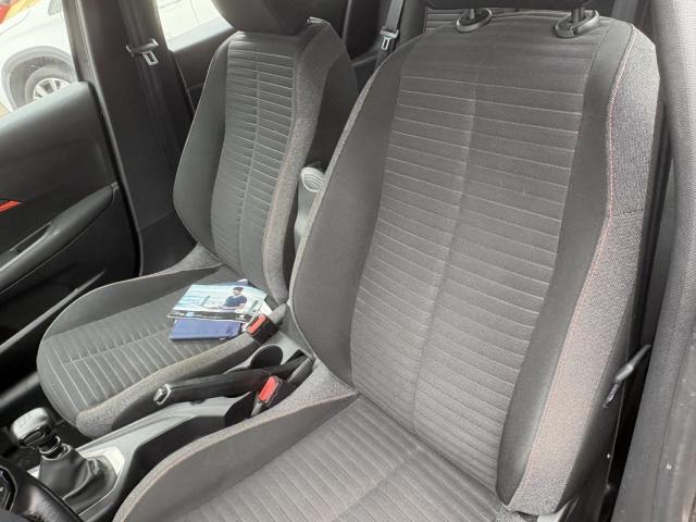 Peugeot 208 image 7