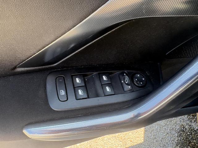 Peugeot 2008 image 3