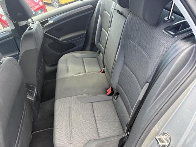 Volkswagen Golf image 9