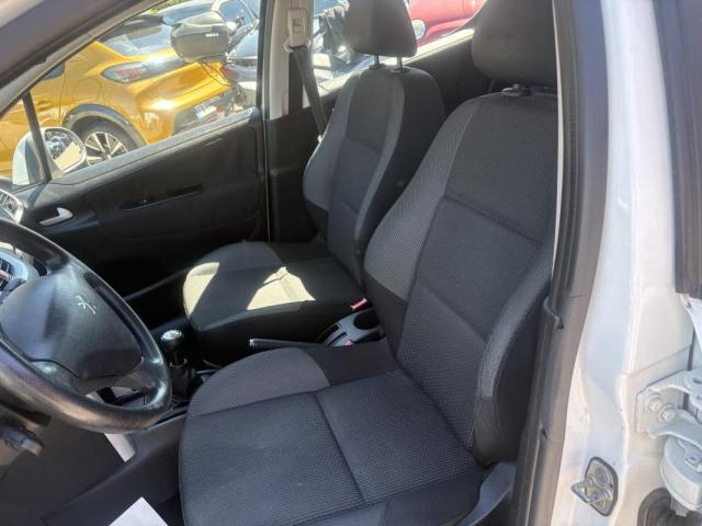 Peugeot 207 image 6