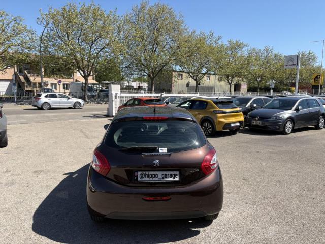 Peugeot 208 image 1