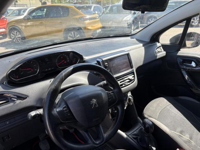 Peugeot 208 image 8