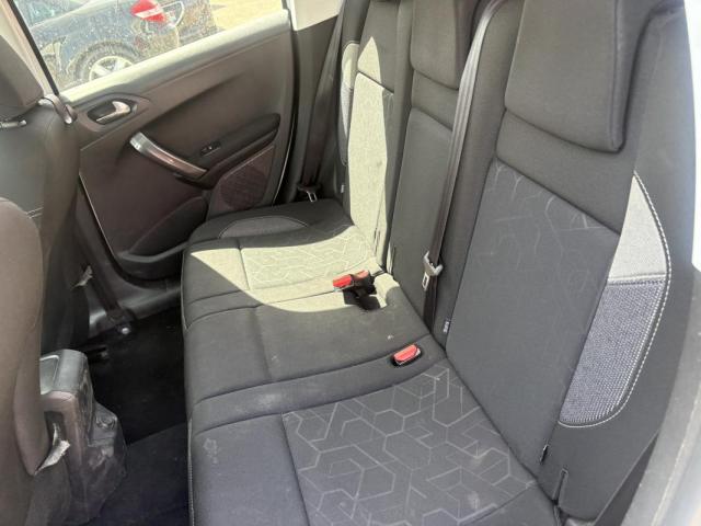 Peugeot 2008 image 9