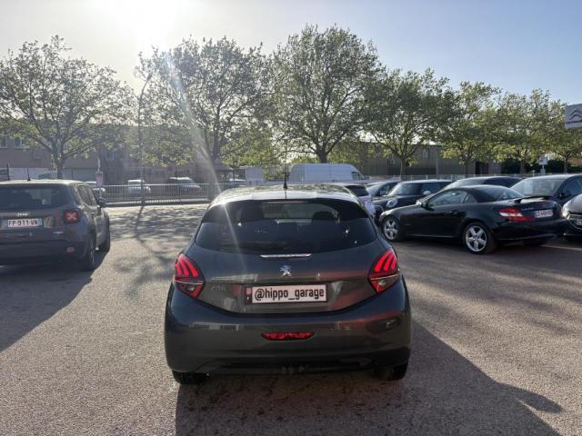 Peugeot 208 image 6