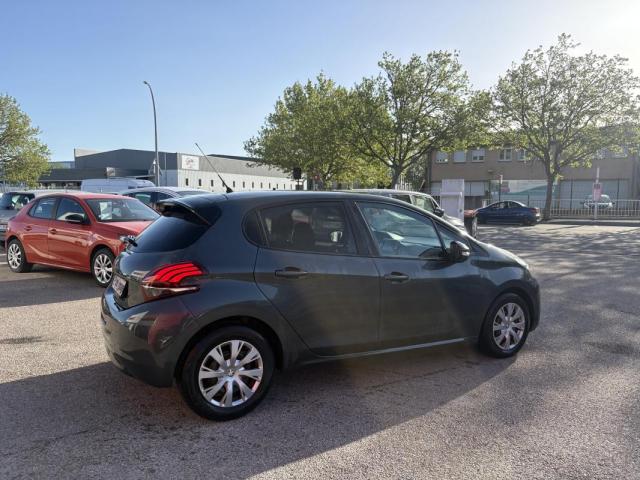 Peugeot 208 image 3