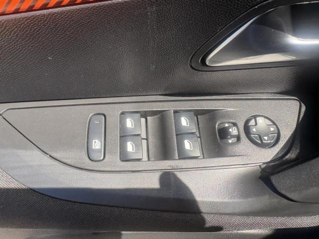 Peugeot 2008 image 8