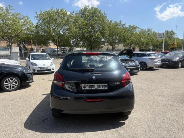 Peugeot 208 image 1