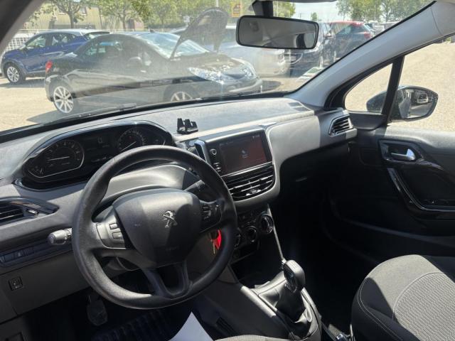 Peugeot 208 image 3