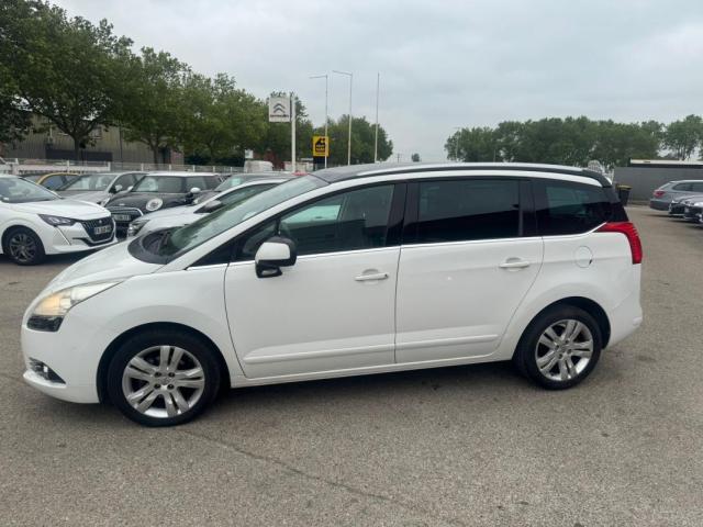 Peugeot 5008 image 3