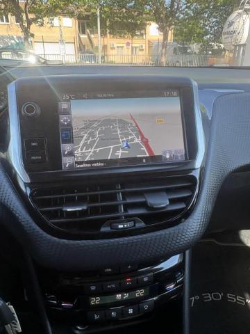 Peugeot 2008 image 3