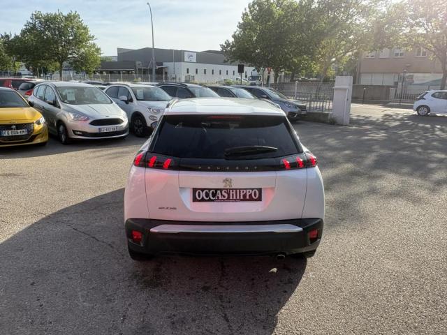 Peugeot 2008 image 2