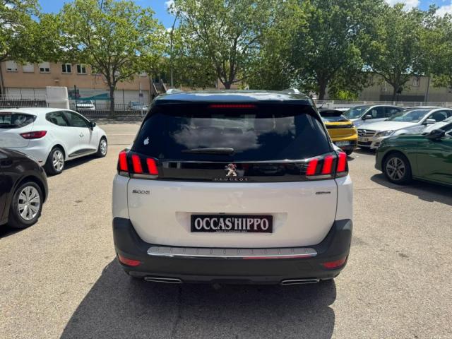 Peugeot 5008 image 1