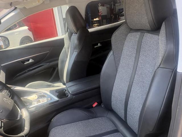 Peugeot 3008 image 2