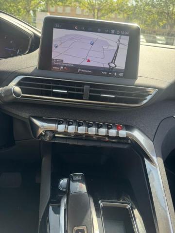 Peugeot 5008 image 1