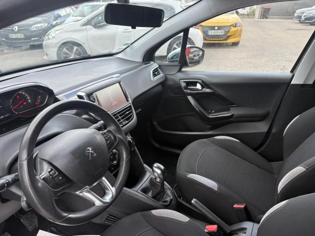 Peugeot 208 image 3