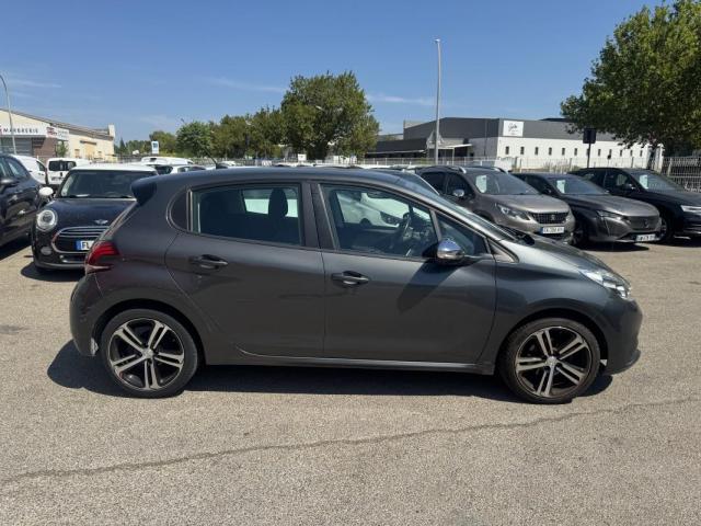 Peugeot 208 image 1