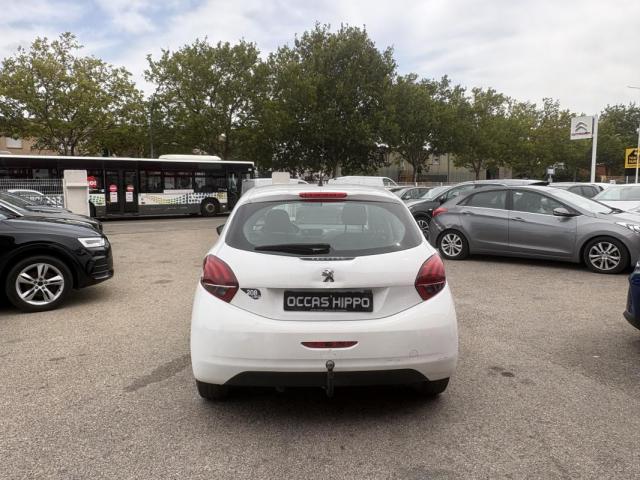 Peugeot 208 image 2