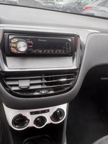 Peugeot 208 image 3