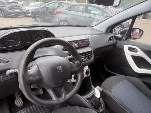 Peugeot 208 image 1