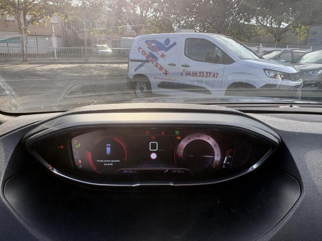 Peugeot 3008 image 2
